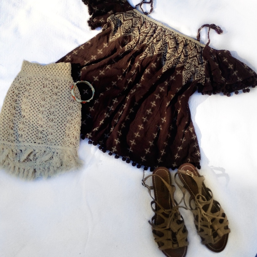 New! Francesca's Alya Pom Pom top - Picture 8 of 8